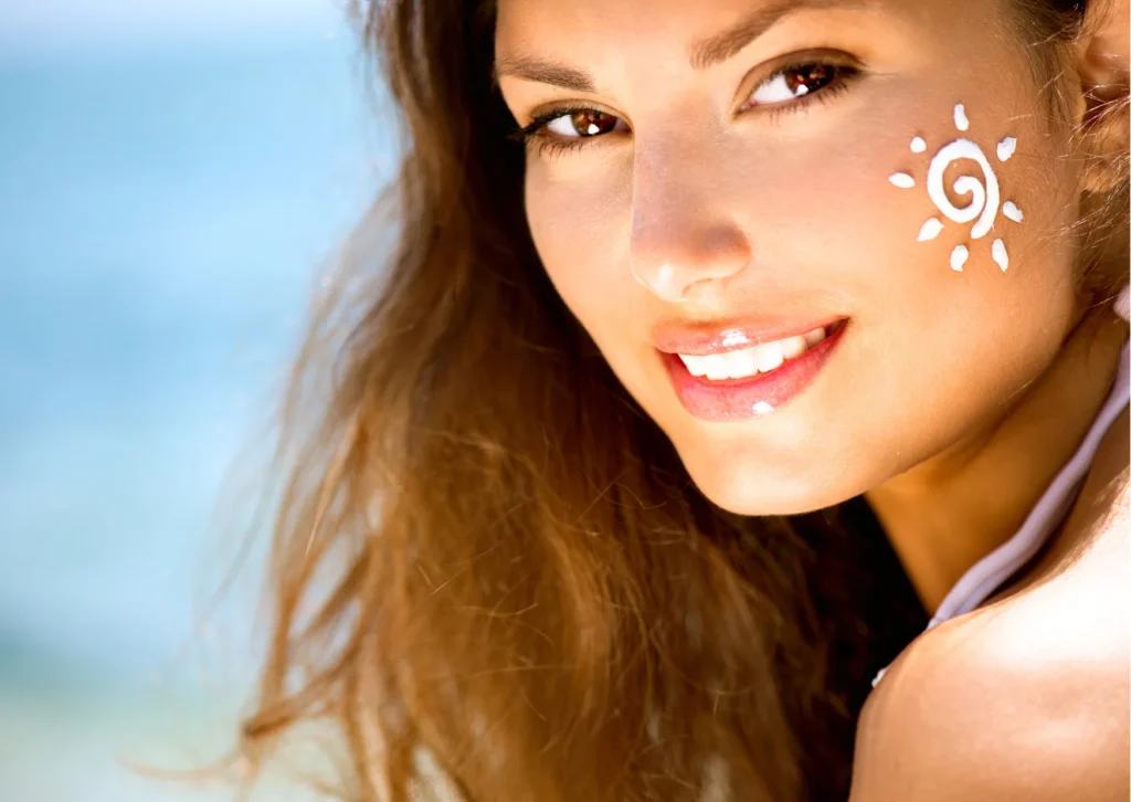 Moisturizer enhances the effectiveness of sunscreen on the skin.